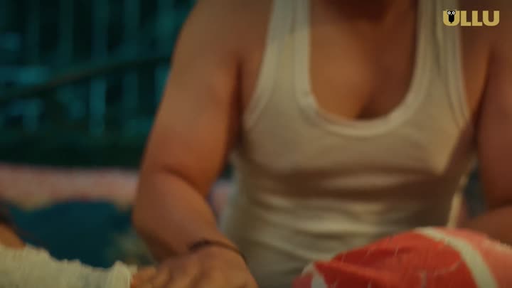 Screenshot Of Aadhi Gharwali (2025) Hindi Season 01 Part 01 ULLU WEB Series