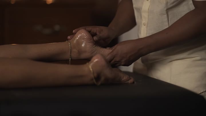 Screenshot Of Ayurvedic Massage (2026) Hindi ResmiNair Short Films
