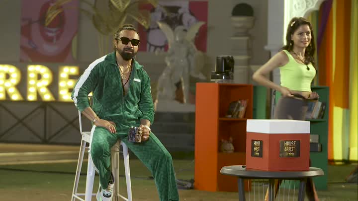 Screenshot Of House Arrest (2025) Hindi Season 01 Episodes 7 ULLU WEB Series