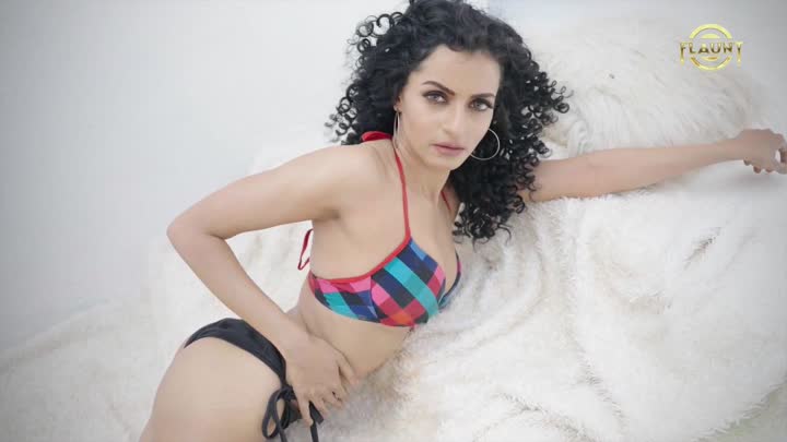 Screenshot Of Iconic Ishita (Flaunt) (2025) Hindi Atrangii WEB Series
