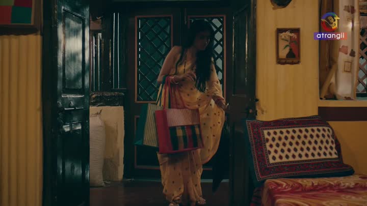 Screenshot Of In The Rani (2024) Hindi Season 01 Episodes 01 To 07 Atrangii WEB Series