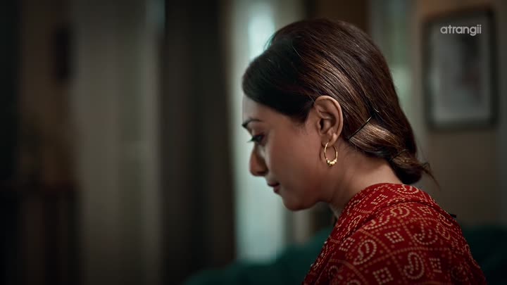 Screenshot Of London Dreams (2025) Hindi Season 1 Part 1 Atrangii WEB Series