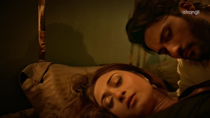 Screenshot Of London Dreams (2025) Hindi Season 1 Part 2 Atrangii WEB Series