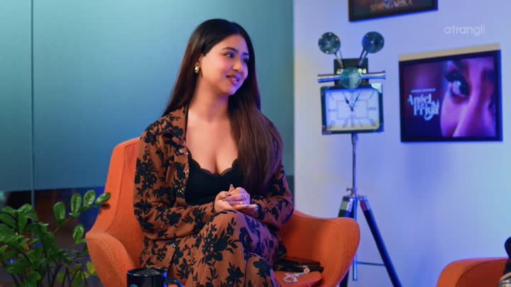 Screenshot Of Priyanka Khatwani (2026) Hindi Atrangii Talks Series