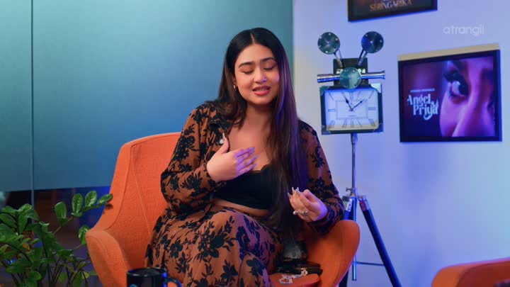Screenshot Of Priyanka Khatwani (2026) Hindi Atrangii Talks Series
