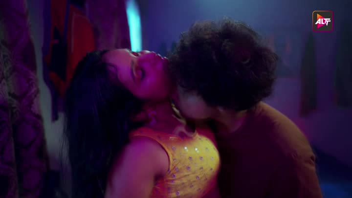 Screenshot Of Raseeli Bhabhi (2025) Hindi Season 01 Episodes 7 To 8 Added AltBalaji WEB Series
