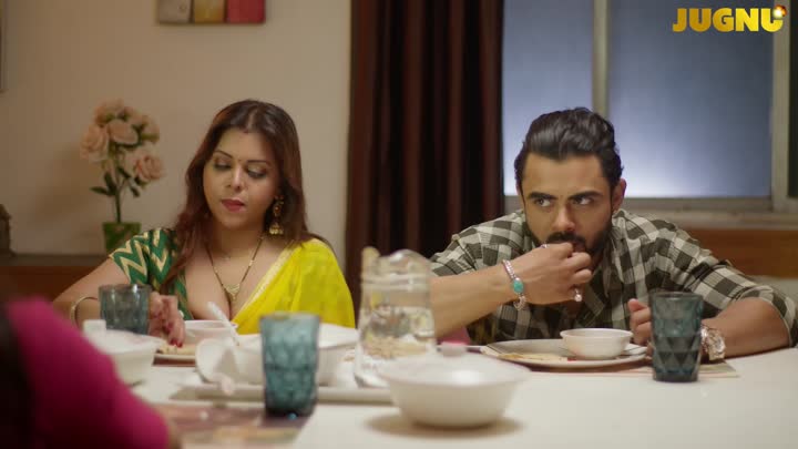 Screenshot Of Shararati Mami (2025) Hindi Season 01 Part 01 Jugnu WEB Series
