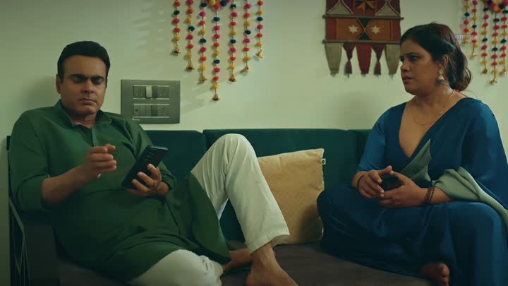 Screenshot Of Shaukeen (2025) Hindi Season 01 Complete Atrangii WEB Series