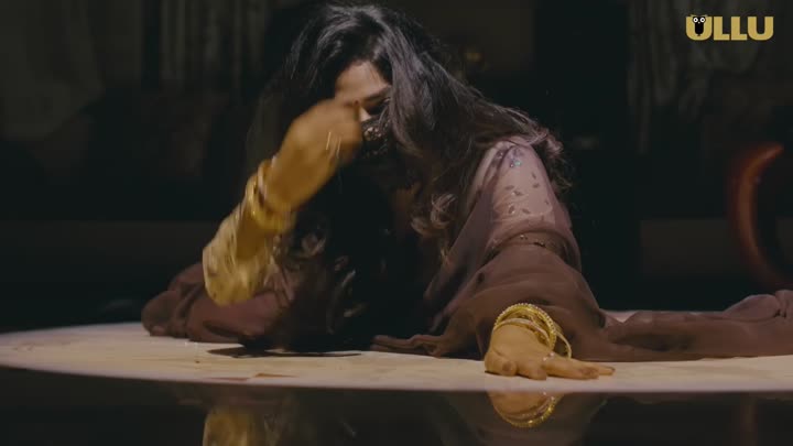 Screenshot Of Tere Mere Beech Mein (2025) Hindi Season 01 Part 02 ULLU WEB Series